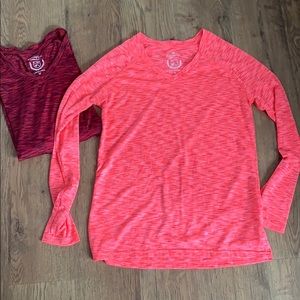 2/$15 workout shirts • M